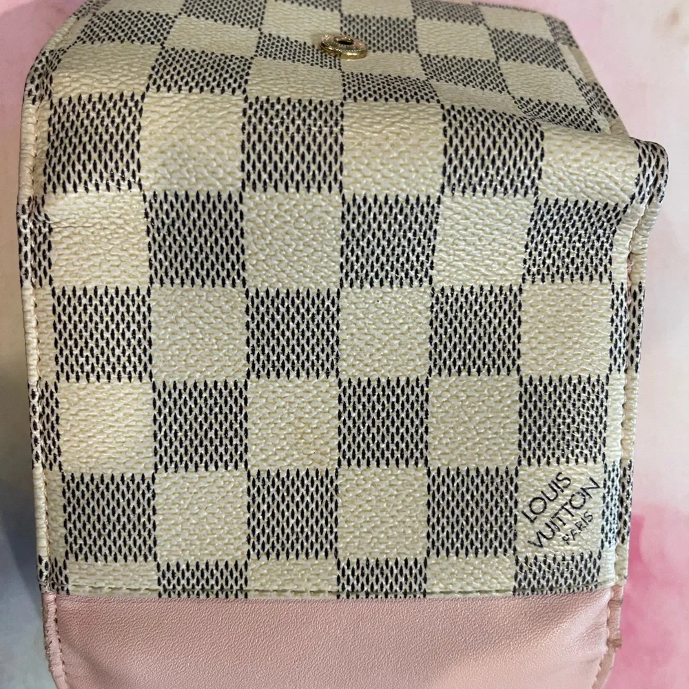 Pink Wallet - Picture 3 of 3